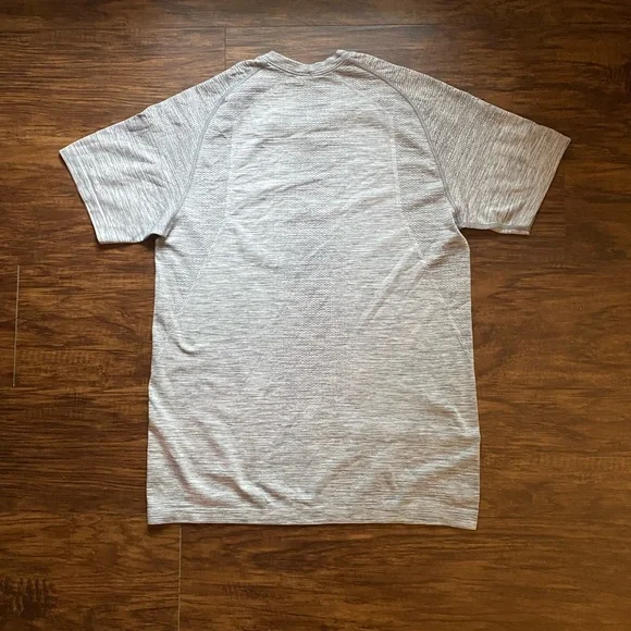 Lululemon Short Sleeve - Picture 2 of 2